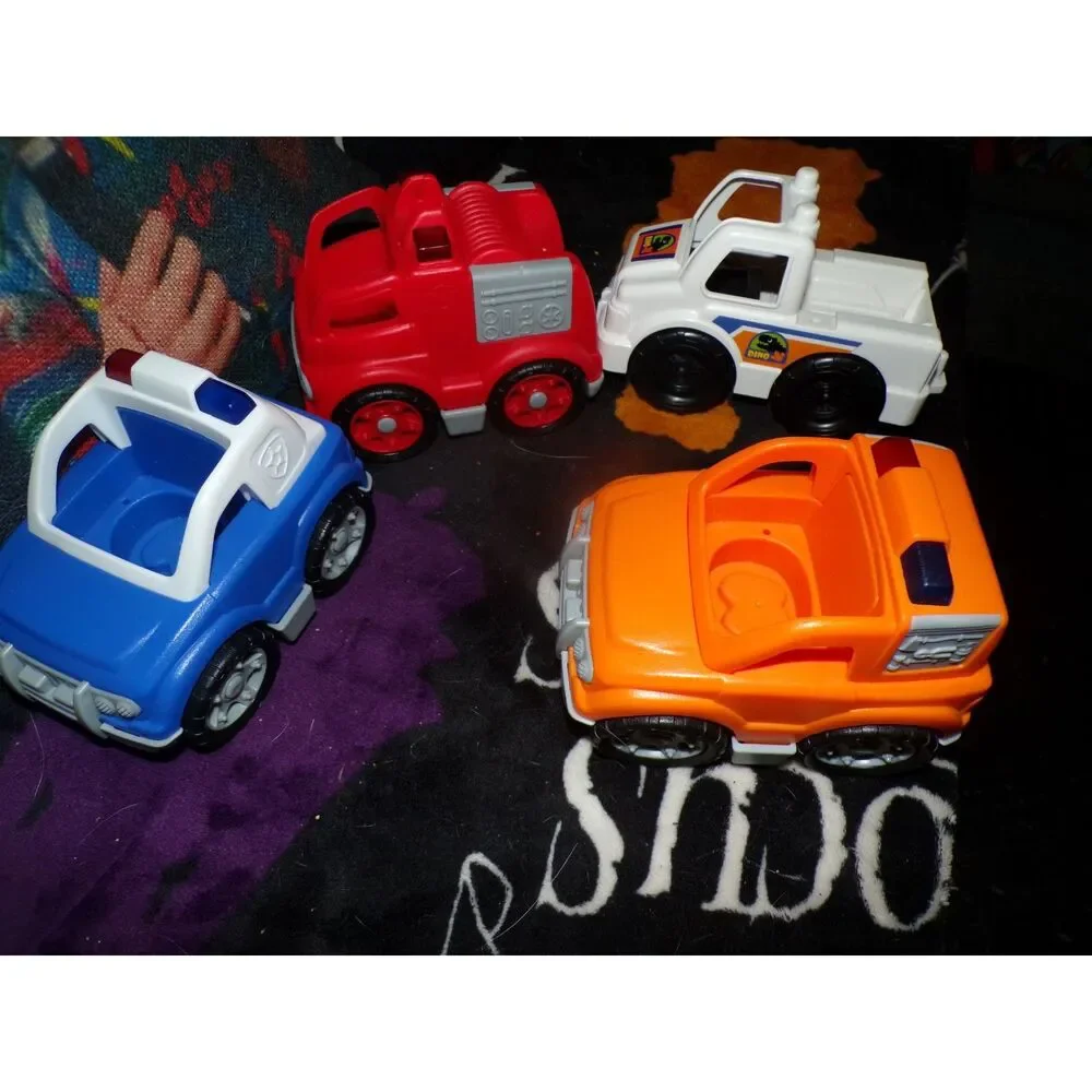 Bundle of 4 toy vehicles-y2